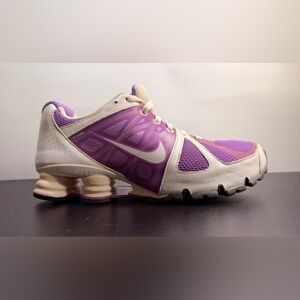 Nike Shock Flyknit Livestrong Size 10 Women